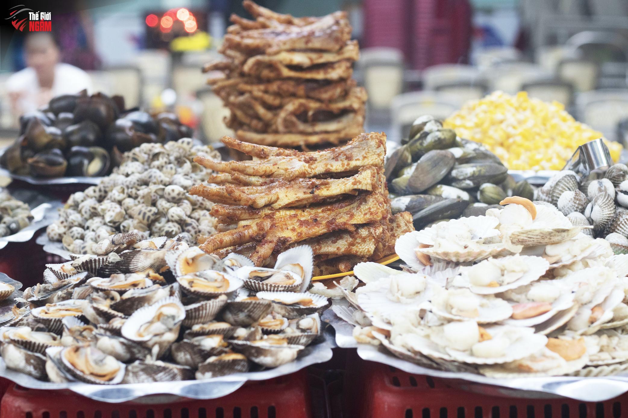 Khách Đến Quán Ốc Không Menu – Tại Sao Không Thử?